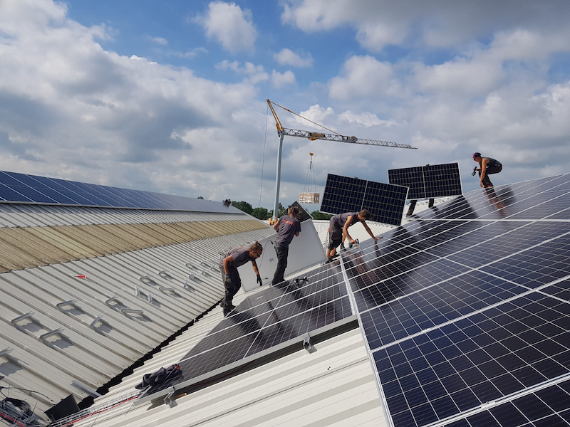 Zonnepanelen op bedrijfspand